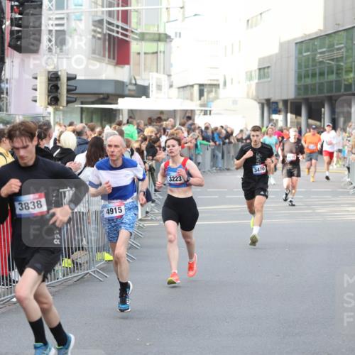 12.06.2026 - Holstenköstenlauf Andreas Tolksdorf http://msf.ph/oto/9747017 12.06.2026 19:51:16 Laufen 3838, 2914, 4915, 3223, 3470 meine-sportfotos.de