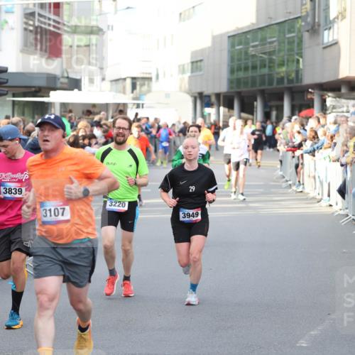 12.06.2026 - Holstenköstenlauf Andreas Tolksdorf http://msf.ph/oto/9747034 12.06.2026 19:51:27 Laufen 3839, 3220, 3107, 29, 3949 meine-sportfotos.de