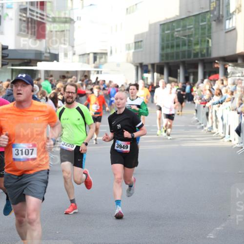 12.06.2026 - Holstenköstenlauf Andreas Tolksdorf http://msf.ph/oto/9747035 12.06.2026 19:51:27 Laufen 38, 3220, 3107, 1, 29, 3949 meine-sportfotos.de