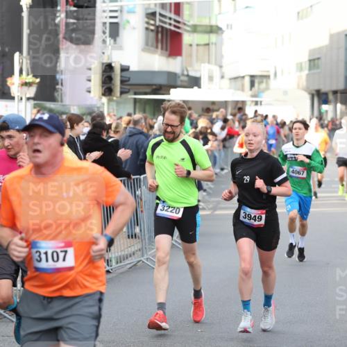 12.06.2026 - Holstenköstenlauf Andreas Tolksdorf http://msf.ph/oto/9747036 12.06.2026 19:51:27 Laufen 3107, 29, 4067, 3220, 3949 meine-sportfotos.de