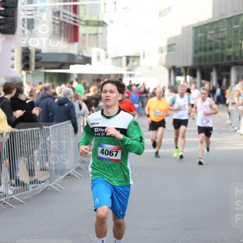 12.06.2026 - Holstenköstenlauf Andreas Tolksdorf http://msf.ph/oto/9747040 12.06.2026 19:51:29 Laufen 043, 21, 4067 meine-sportfotos.de