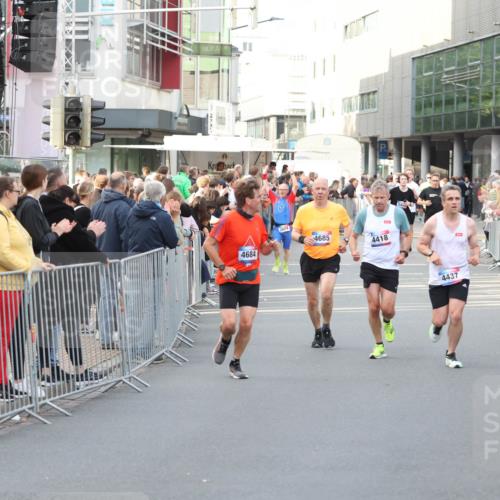 12.06.2026 - Holstenköstenlauf Andreas Tolksdorf http://msf.ph/oto/9747043 12.06.2026 19:51:30 Laufen 4684, 3524, 4685, 4418, 4437 meine-sportfotos.de