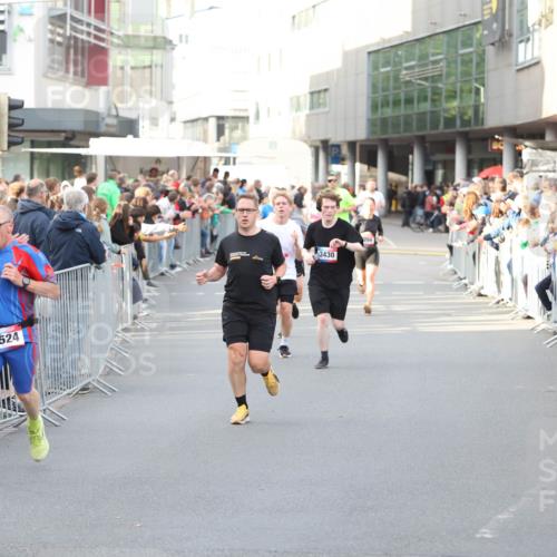 12.06.2026 - Holstenköstenlauf Andreas Tolksdorf http://msf.ph/oto/9747056 12.06.2026 19:51:36 Laufen 3524, 3430 meine-sportfotos.de