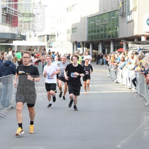 12.06.2026 - Holstenköstenlauf Andreas Tolksdorf http://msf.ph/oto/9747058 12.06.2026 19:51:37 Laufen 3112, 4798, 3450, 266 meine-sportfotos.de