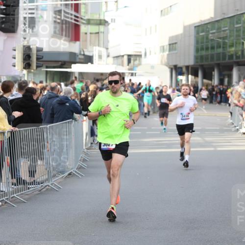 12.06.2026 - Holstenköstenlauf Andreas Tolksdorf http://msf.ph/oto/9747069 12.06.2026 19:51:43 Laufen 3416 meine-sportfotos.de