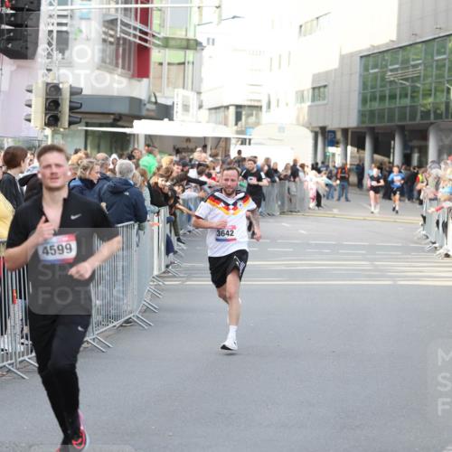 12.06.2026 - Holstenköstenlauf Andreas Tolksdorf http://msf.ph/oto/9747085 12.06.2026 19:51:59 Laufen 4599, 3642 meine-sportfotos.de