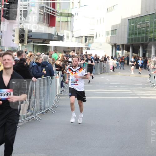 12.06.2026 - Holstenköstenlauf Andreas Tolksdorf http://msf.ph/oto/9747086 12.06.2026 19:51:59 Laufen 4599, 3642 meine-sportfotos.de