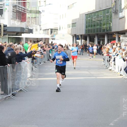12.06.2026 - Holstenköstenlauf Andreas Tolksdorf http://msf.ph/oto/9747097 12.06.2026 19:52:10 Laufen 3526 meine-sportfotos.de