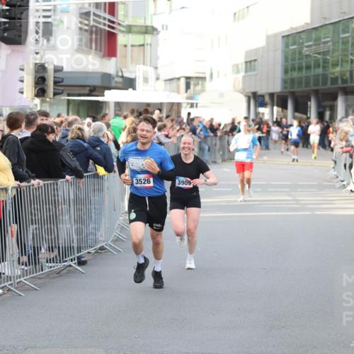 12.06.2026 - Holstenköstenlauf Andreas Tolksdorf http://msf.ph/oto/9747098 12.06.2026 19:52:12 Laufen 3526, 3909 meine-sportfotos.de