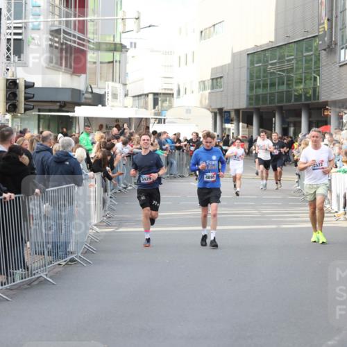 12.06.2026 - Holstenköstenlauf Andreas Tolksdorf http://msf.ph/oto/9747114 12.06.2026 19:52:26 Laufen 3429, 4895, 71, 3522 meine-sportfotos.de