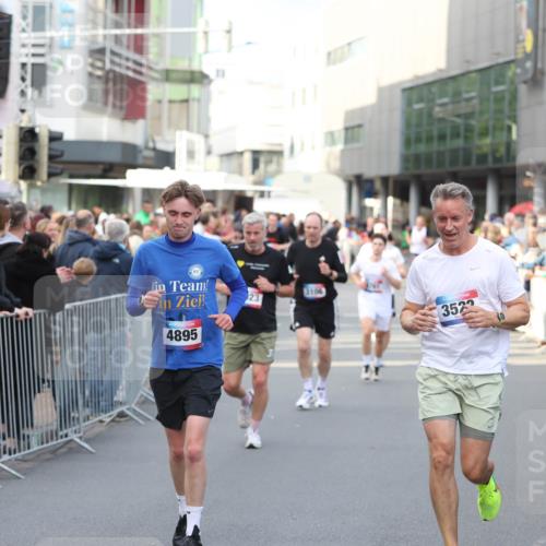 12.06.2026 - Holstenköstenlauf Andreas Tolksdorf http://msf.ph/oto/9747118 12.06.2026 19:52:31 Laufen 9, 4895, 3106, 23, 3522 meine-sportfotos.de