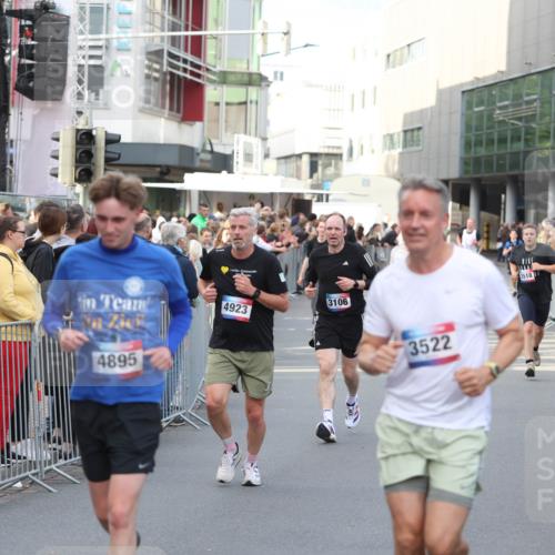 12.06.2026 - Holstenköstenlauf Andreas Tolksdorf http://msf.ph/oto/9747121 12.06.2026 19:52:31 Laufen 4895, 3106, 4923, 3522, 3518 meine-sportfotos.de