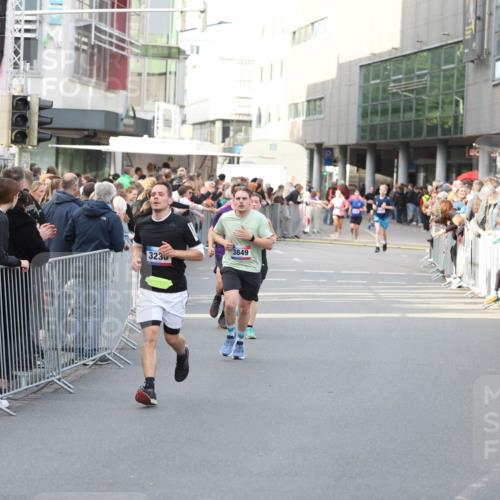 12.06.2026 - Holstenköstenlauf Andreas Tolksdorf http://msf.ph/oto/9747147 12.06.2026 19:52:55 Laufen 3236, 3849 meine-sportfotos.de