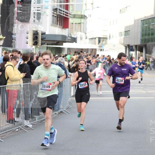 12.06.2026 - Holstenköstenlauf Andreas Tolksdorf http://msf.ph/oto/9747152 12.06.2026 19:52:58 Laufen 3849, 3233, 4228 meine-sportfotos.de