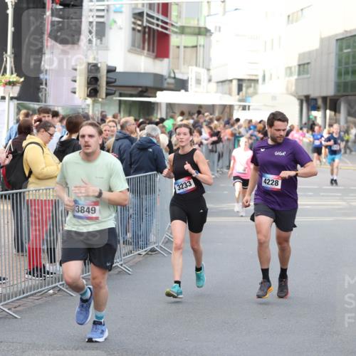12.06.2026 - Holstenköstenlauf Andreas Tolksdorf http://msf.ph/oto/9747153 12.06.2026 19:52:58 Laufen 3849, 3233, 4228 meine-sportfotos.de