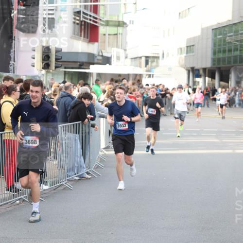 12.06.2026 - Holstenköstenlauf Andreas Tolksdorf http://msf.ph/oto/9747192 12.06.2026 19:53:34 Laufen 3698, 3932, 4469 meine-sportfotos.de