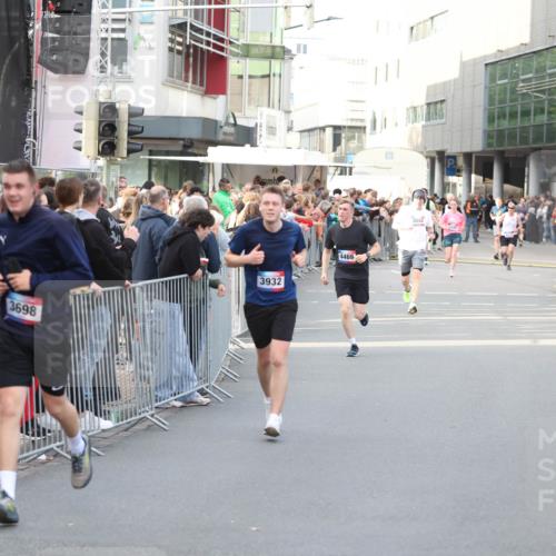 12.06.2026 - Holstenköstenlauf Andreas Tolksdorf http://msf.ph/oto/9747193 12.06.2026 19:53:34 Laufen 3698, 3932, 4469, 3552 meine-sportfotos.de