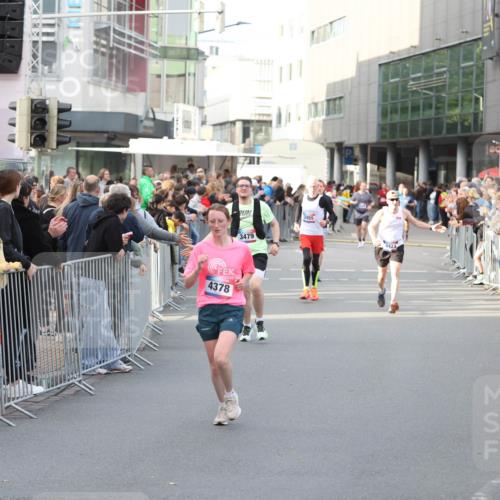 12.06.2026 - Holstenköstenlauf Andreas Tolksdorf http://msf.ph/oto/9747203 12.06.2026 19:53:43 Laufen 4378, 3955, 3479, 4424 meine-sportfotos.de