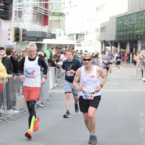 12.06.2026 - Holstenköstenlauf Andreas Tolksdorf http://msf.ph/oto/9747211 12.06.2026 19:53:49 Laufen 3955, 3120, 7311, 4424 meine-sportfotos.de