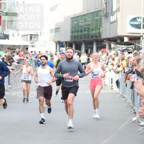 12.06.2026 - Holstenköstenlauf Andreas Tolksdorf http://msf.ph/oto/9747234 12.06.2026 19:54:13 Laufen 4865, 3827, 4444, 3704 meine-sportfotos.de