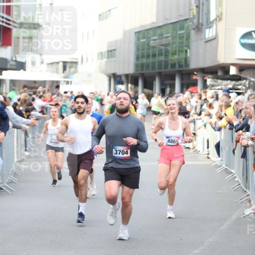 12.06.2026 - Holstenköstenlauf Andreas Tolksdorf http://msf.ph/oto/9747235 12.06.2026 19:54:14 Laufen 3827, 3704, 4865 meine-sportfotos.de