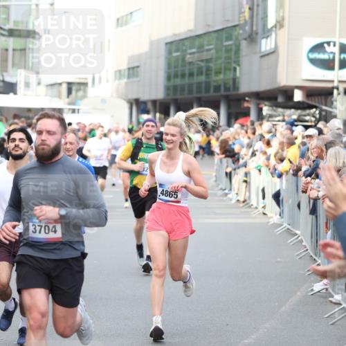 12.06.2026 - Holstenköstenlauf Andreas Tolksdorf http://msf.ph/oto/9747236 12.06.2026 19:54:15 Laufen 11, 3704, 32, 4865 meine-sportfotos.de