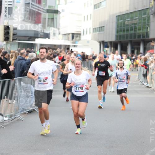 12.06.2026 - Holstenköstenlauf Andreas Tolksdorf http://msf.ph/oto/9747241 12.06.2026 19:54:20 Laufen 4187, 4178, 4237, 3186 meine-sportfotos.de