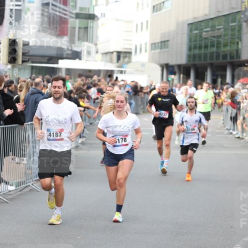 12.06.2026 - Holstenköstenlauf Andreas Tolksdorf http://msf.ph/oto/9747242 12.06.2026 19:54:21 Laufen 4187, 178, 3186 meine-sportfotos.de