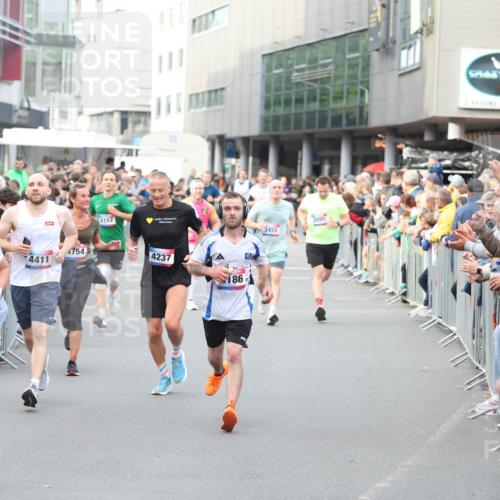12.06.2026 - Holstenköstenlauf Andreas Tolksdorf http://msf.ph/oto/9747243 12.06.2026 19:54:22 Laufen 4178, 4411, 4754, 4157, 4237, 186, 3095, 3455 meine-sportfotos.de