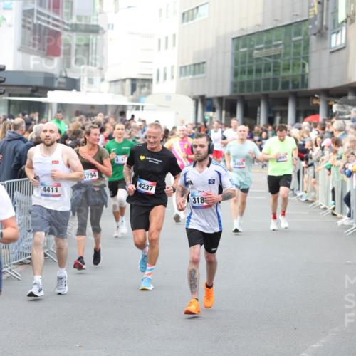 12.06.2026 - Holstenköstenlauf Andreas Tolksdorf http://msf.ph/oto/9747244 12.06.2026 19:54:22 Laufen 4178, 4411, 1754, 4157, 4237, 318, 3455 meine-sportfotos.de