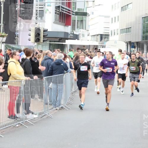 12.06.2026 - Holstenköstenlauf Andreas Tolksdorf http://msf.ph/oto/9747257 12.06.2026 19:54:36 Laufen 202, 33, 3557, 3434, 4184, 4868, 225, 4625, 3755 meine-sportfotos.de