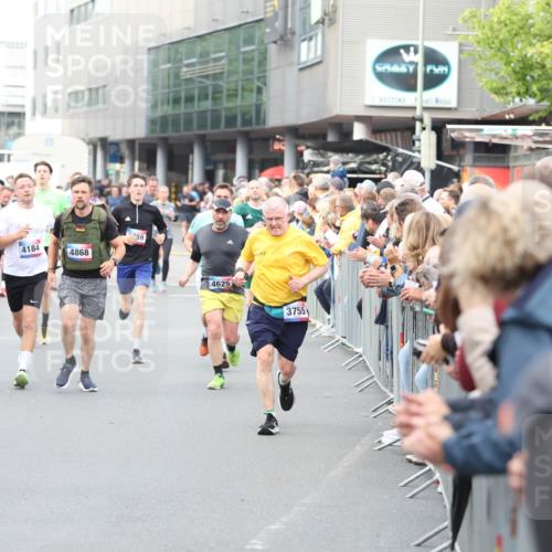 12.06.2026 - Holstenköstenlauf Andreas Tolksdorf http://msf.ph/oto/9747260 12.06.2026 19:54:38 Laufen 4225, 59, 4184, 4868, 4625, 3755 meine-sportfotos.de