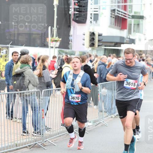 12.06.2026 - Holstenköstenlauf Andreas Tolksdorf http://msf.ph/oto/9747273 12.06.2026 19:54:45 Laufen 14, 11, 2, 3670, 3615, 3973 meine-sportfotos.de