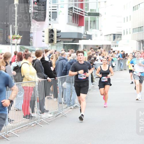 12.06.2026 - Holstenköstenlauf Andreas Tolksdorf http://msf.ph/oto/9747277 12.06.2026 19:54:53 Laufen 1, 26, 4721, 3474, 3084, 4829 meine-sportfotos.de