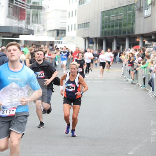 12.06.2026 - Holstenköstenlauf Andreas Tolksdorf http://msf.ph/oto/9747284 12.06.2026 19:54:57 Laufen 3342, 3117, 4829 meine-sportfotos.de