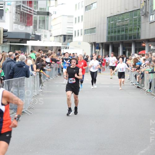 12.06.2026 - Holstenköstenlauf Andreas Tolksdorf http://msf.ph/oto/9747286 12.06.2026 19:54:58 Laufen 4829, 3976, 3717, 3716 meine-sportfotos.de