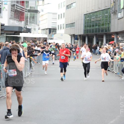 12.06.2026 - Holstenköstenlauf Andreas Tolksdorf http://msf.ph/oto/9747288 12.06.2026 19:55:00 Laufen 3976, 4460, 3200, 3717, 3716 meine-sportfotos.de