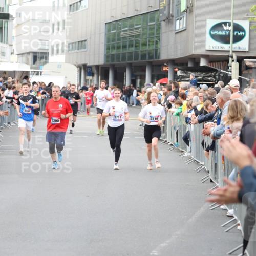 12.06.2026 - Holstenköstenlauf Andreas Tolksdorf http://msf.ph/oto/9747290 12.06.2026 19:55:01 Laufen 4460, 3200, 4840, 4881, 3717, 3716 meine-sportfotos.de