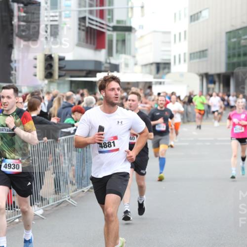 12.06.2026 - Holstenköstenlauf Andreas Tolksdorf http://msf.ph/oto/9747298 12.06.2026 19:55:09 Laufen 4930, 4881, 40, 3018 meine-sportfotos.de