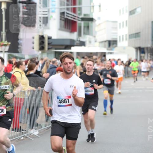 12.06.2026 - Holstenköstenlauf Andreas Tolksdorf http://msf.ph/oto/9747299 12.06.2026 19:55:09 Laufen 4881, 4930, 4840 meine-sportfotos.de