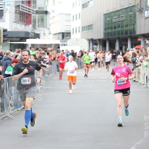 12.06.2026 - Holstenköstenlauf Andreas Tolksdorf http://msf.ph/oto/9747302 12.06.2026 19:55:11 Laufen 4840, 17, 3918, 4258, 10 meine-sportfotos.de