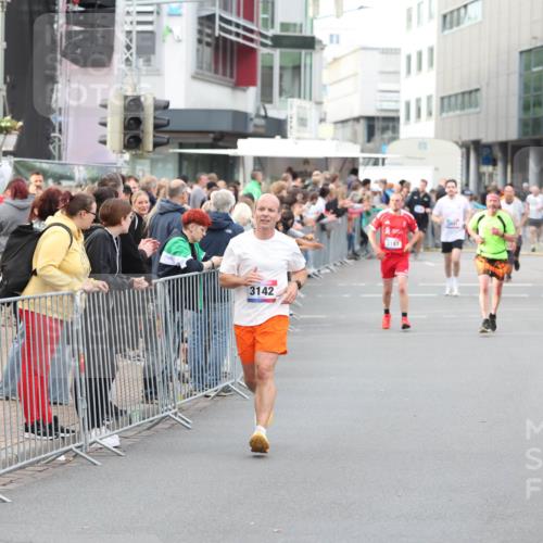 12.06.2026 - Holstenköstenlauf Andreas Tolksdorf http://msf.ph/oto/9747307 12.06.2026 19:55:15 Laufen 3142, 3187 meine-sportfotos.de