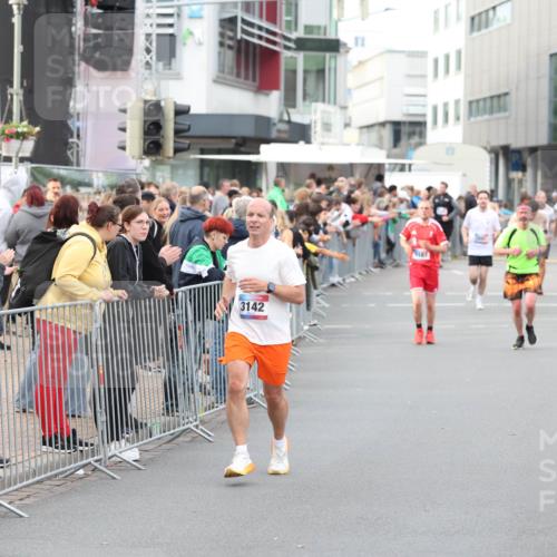12.06.2026 - Holstenköstenlauf Andreas Tolksdorf http://msf.ph/oto/9747308 12.06.2026 19:55:15 Laufen 3142, 3187 meine-sportfotos.de