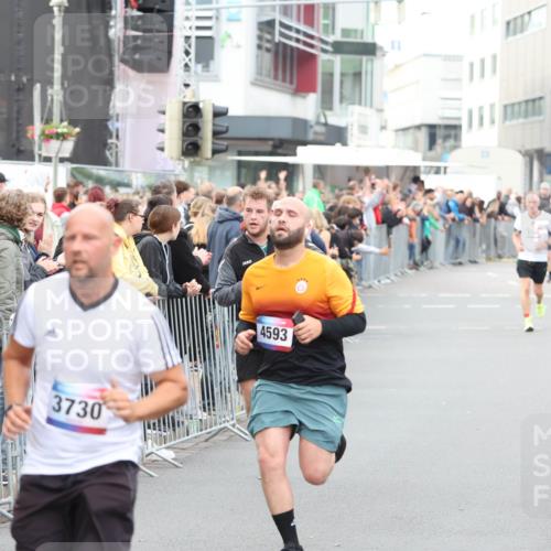 12.06.2026 - Holstenköstenlauf Andreas Tolksdorf http://msf.ph/oto/9747324 12.06.2026 19:55:25 Laufen 26, 3730, 4593 meine-sportfotos.de