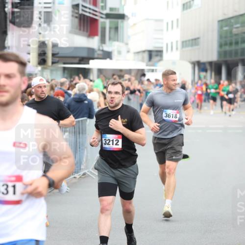 12.06.2026 - Holstenköstenlauf Andreas Tolksdorf http://msf.ph/oto/9747334 12.06.2026 19:55:35 Laufen 431, 3212, 3618 meine-sportfotos.de