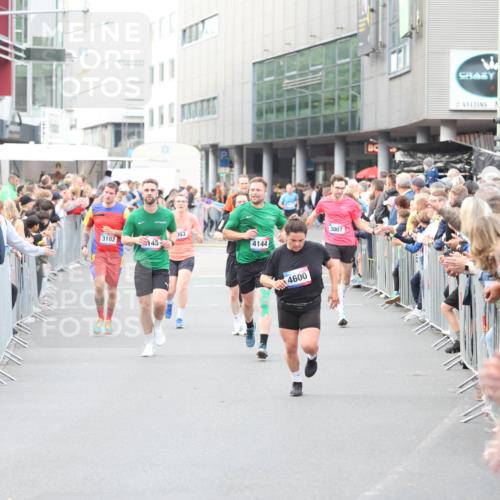 12.06.2026 - Holstenköstenlauf Andreas Tolksdorf http://msf.ph/oto/9747342 12.06.2026 19:55:45 Laufen 3102, 053, 145, 4144, 3007, 4600 meine-sportfotos.de