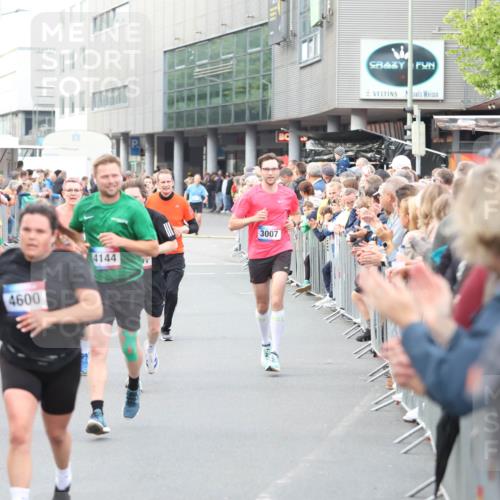 12.06.2026 - Holstenköstenlauf Andreas Tolksdorf http://msf.ph/oto/9747347 12.06.2026 19:55:48 Laufen 414, 4600, 4144, 3007 meine-sportfotos.de