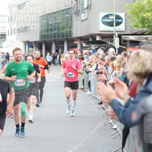 12.06.2026 - Holstenköstenlauf Andreas Tolksdorf http://msf.ph/oto/9747348 12.06.2026 19:55:48 Laufen 414, 4144, 551, 4600, 3007 meine-sportfotos.de