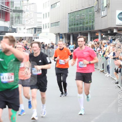 12.06.2026 - Holstenköstenlauf Andreas Tolksdorf http://msf.ph/oto/9747351 12.06.2026 19:55:50 Laufen 102, 4144, 4551, 4820, 1007 meine-sportfotos.de