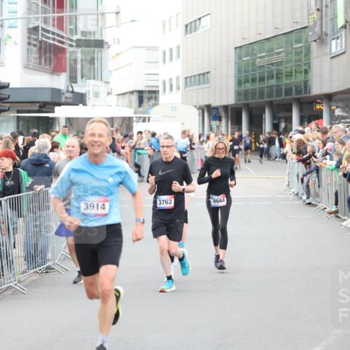 12.06.2026 - Holstenköstenlauf Andreas Tolksdorf http://msf.ph/oto/9747359 12.06.2026 19:56:04 Laufen 3914, 3762, 4544 meine-sportfotos.de